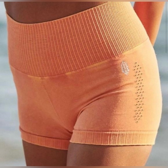 🌾 FP Movement Good Karma Running Shorts - Picture 3 of 4